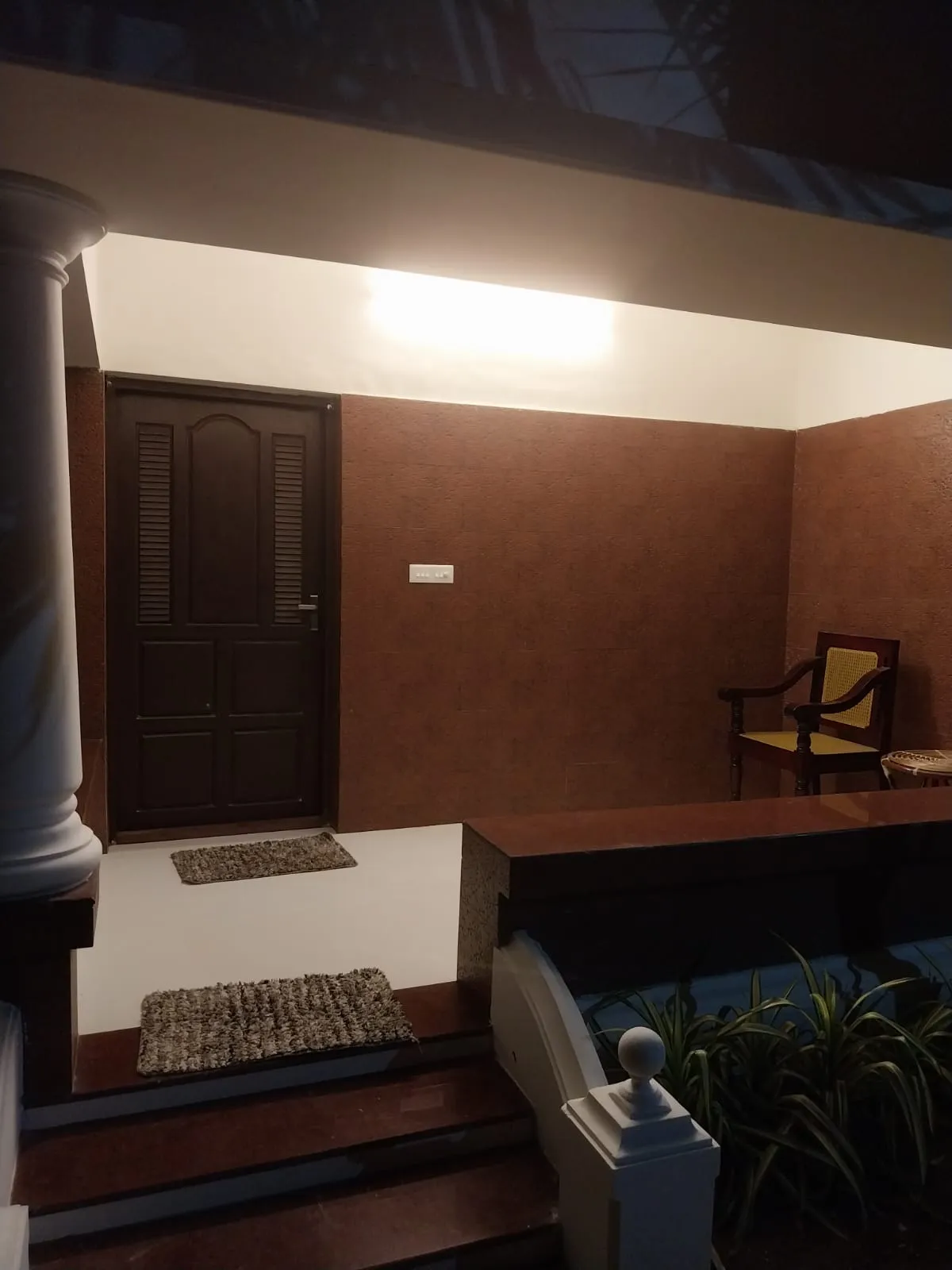 Welcoming Lounge & Attentive Service